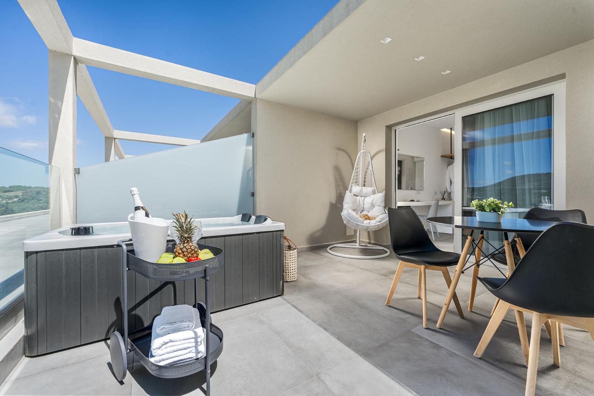 Myzith Luxury Suites Keri Bagian luar foto