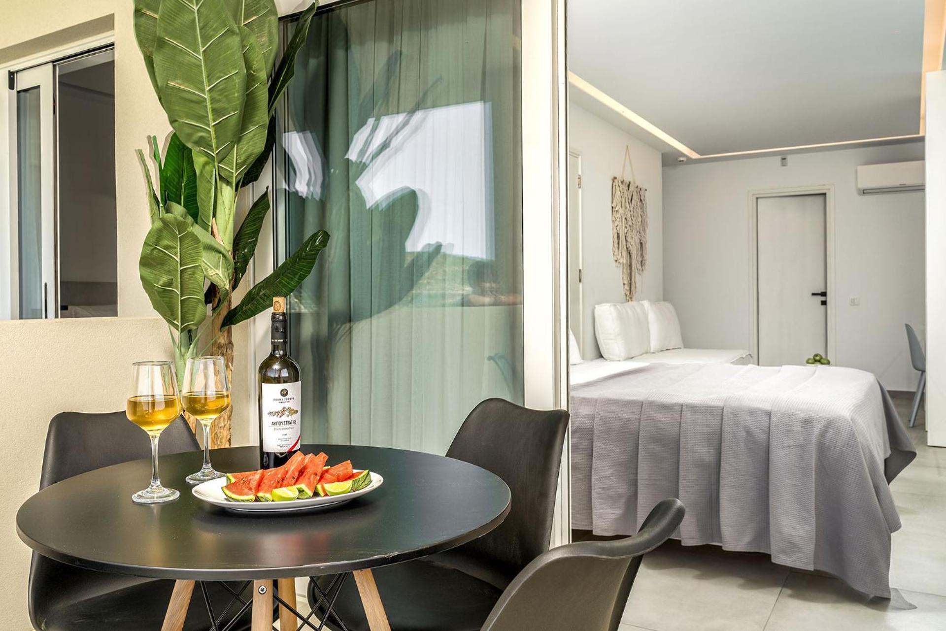 Myzith Luxury Suites Keri Bagian luar foto