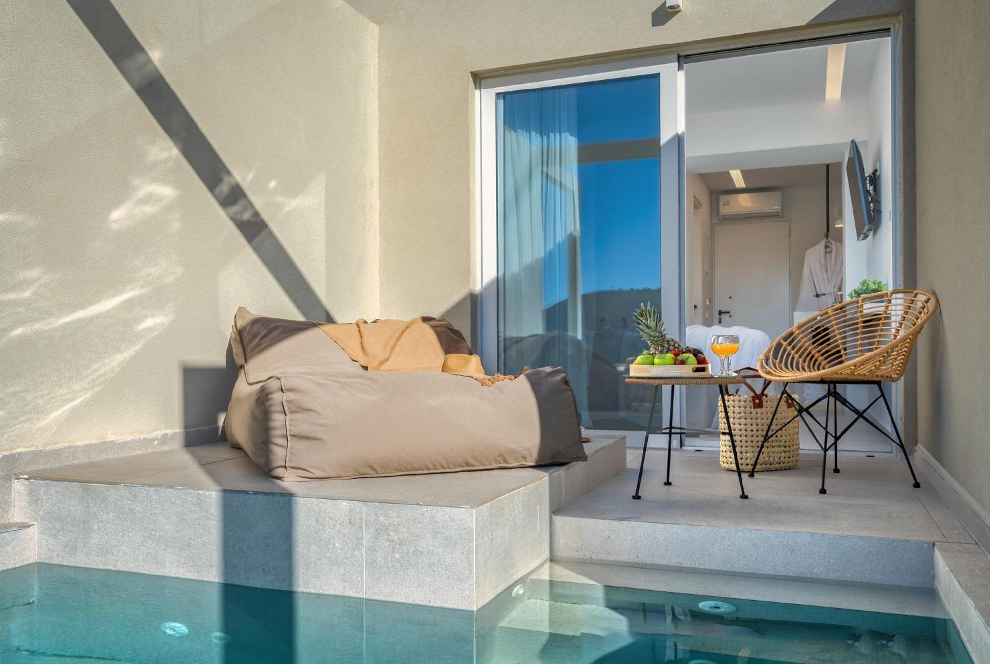 Myzith Luxury Suites Keri Bagian luar foto