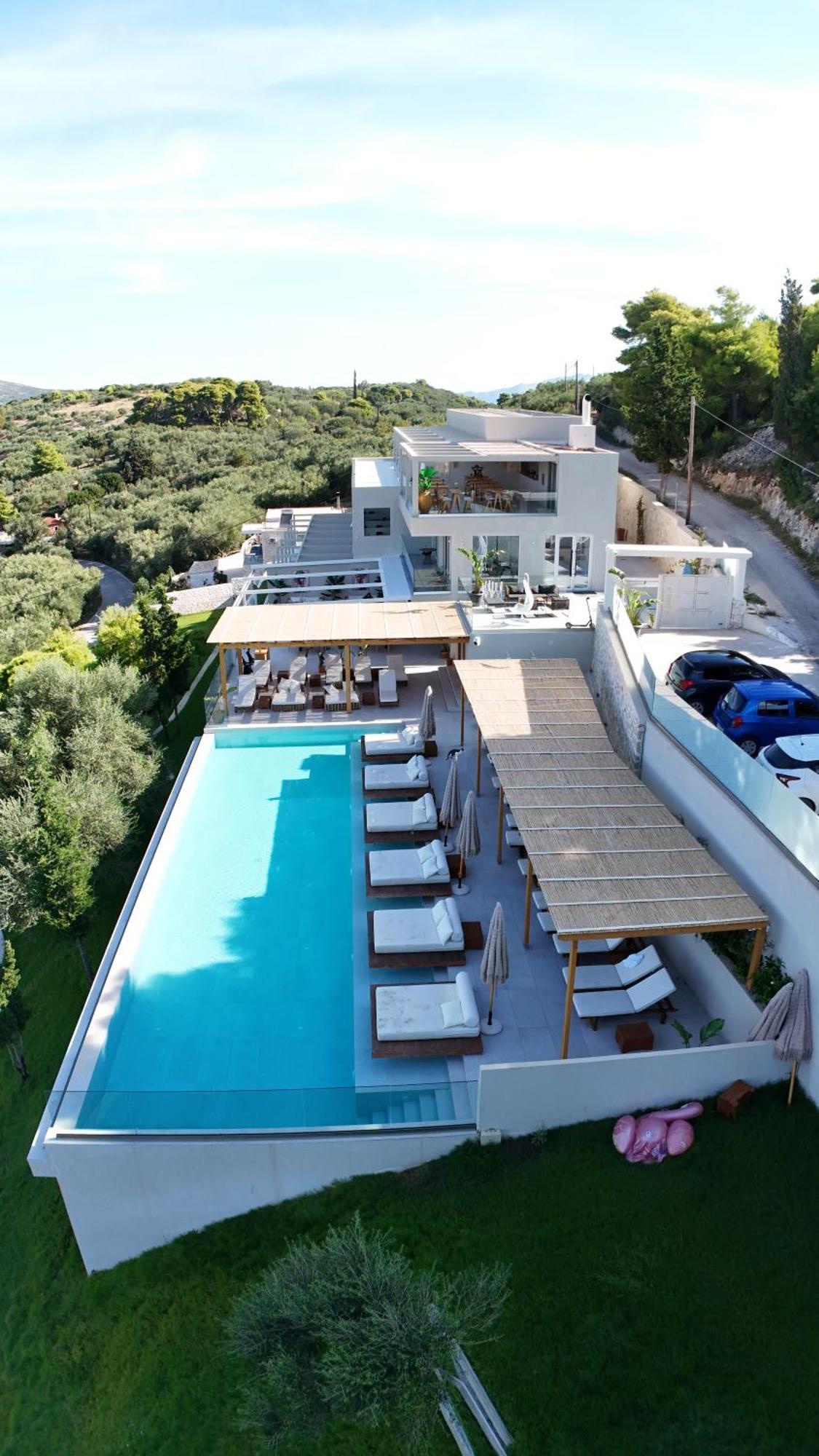 Myzith Luxury Suites Keri Bagian luar foto