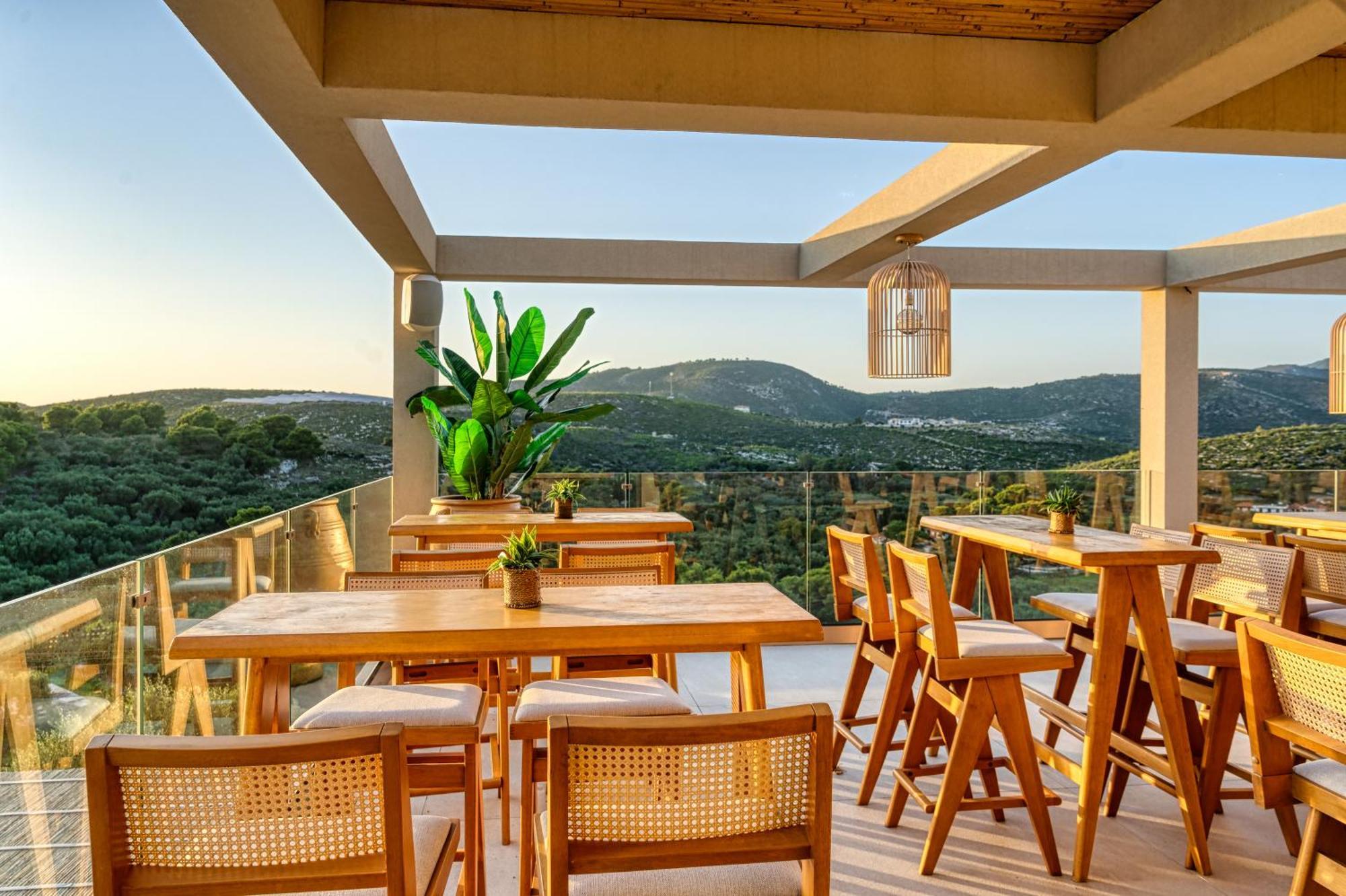 Myzith Luxury Suites Keri Bagian luar foto