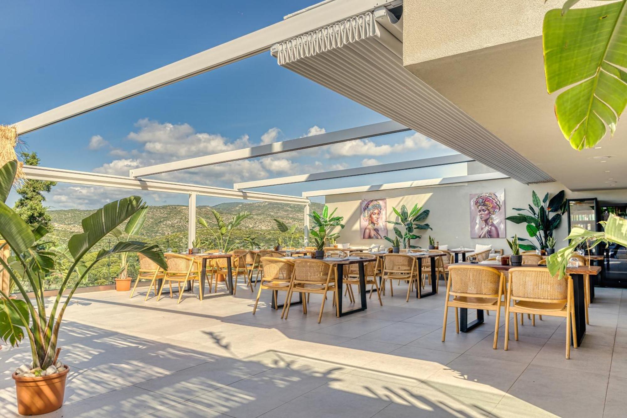 Myzith Luxury Suites Keri Bagian luar foto