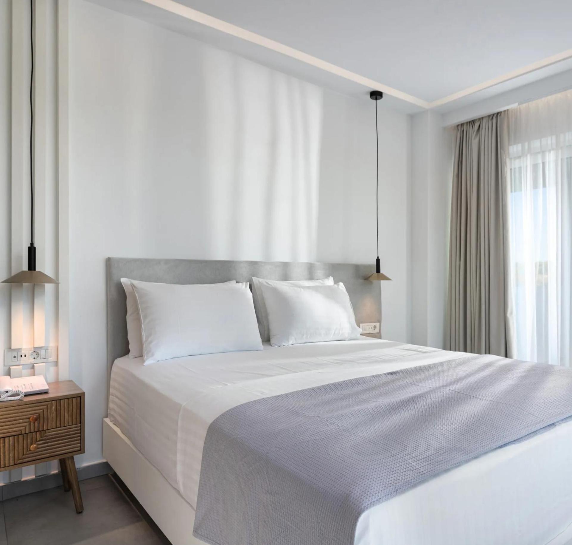 Myzith Luxury Suites Keri Bagian luar foto