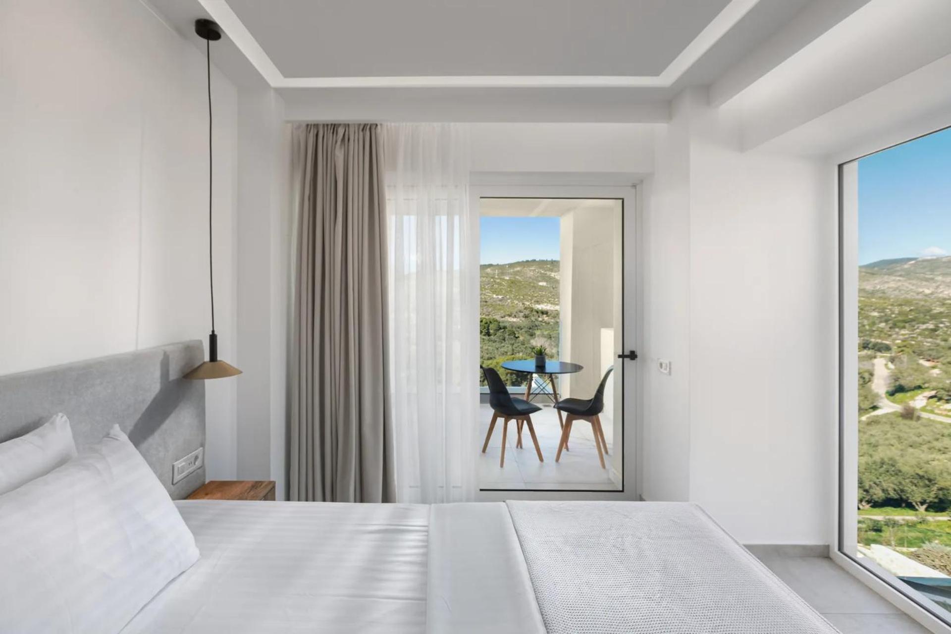Myzith Luxury Suites Keri Bagian luar foto