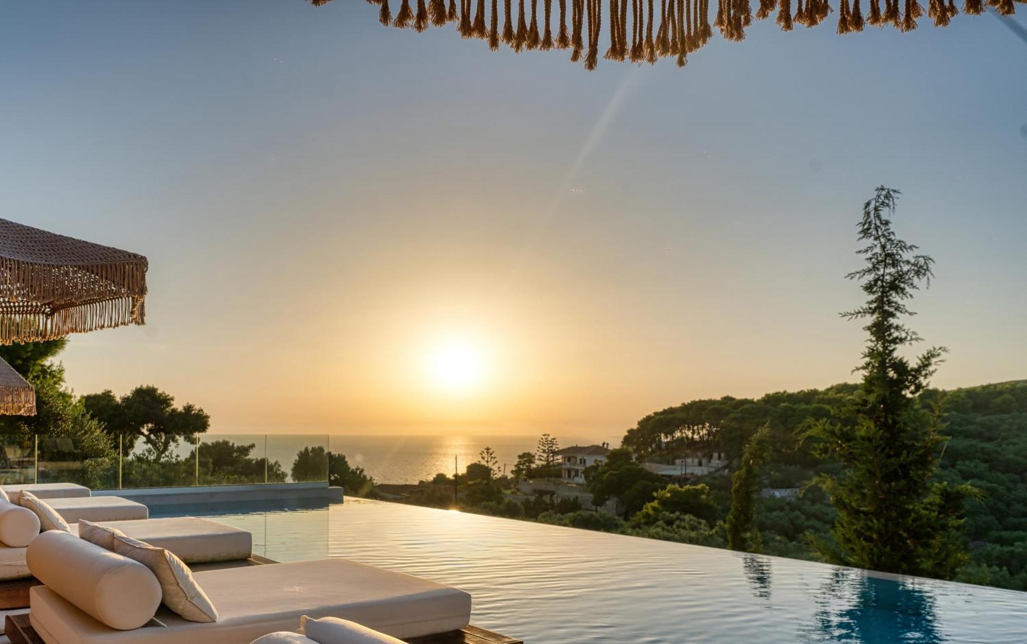 Myzith Luxury Suites Keri Bagian luar foto