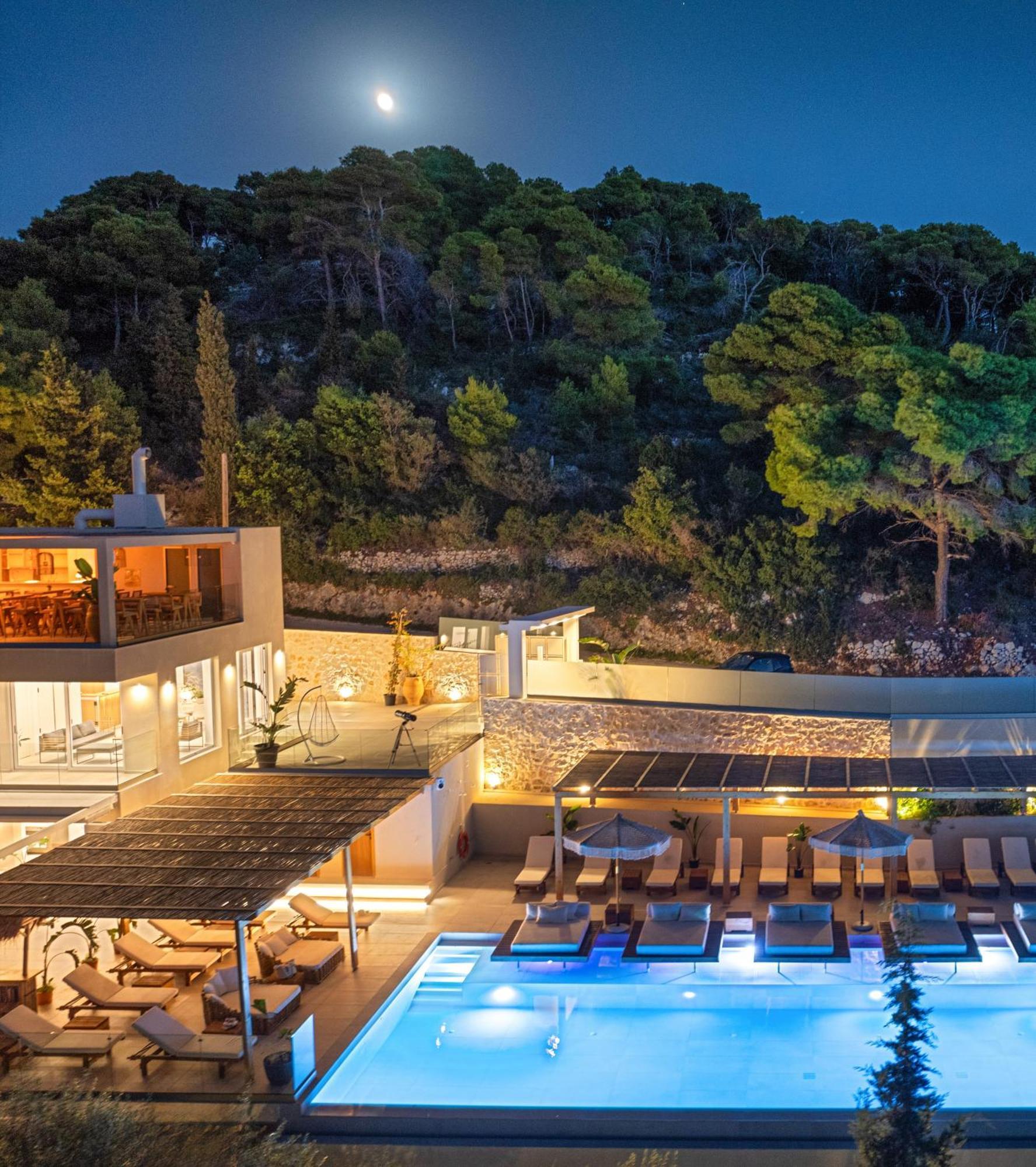 Myzith Luxury Suites Keri Bagian luar foto